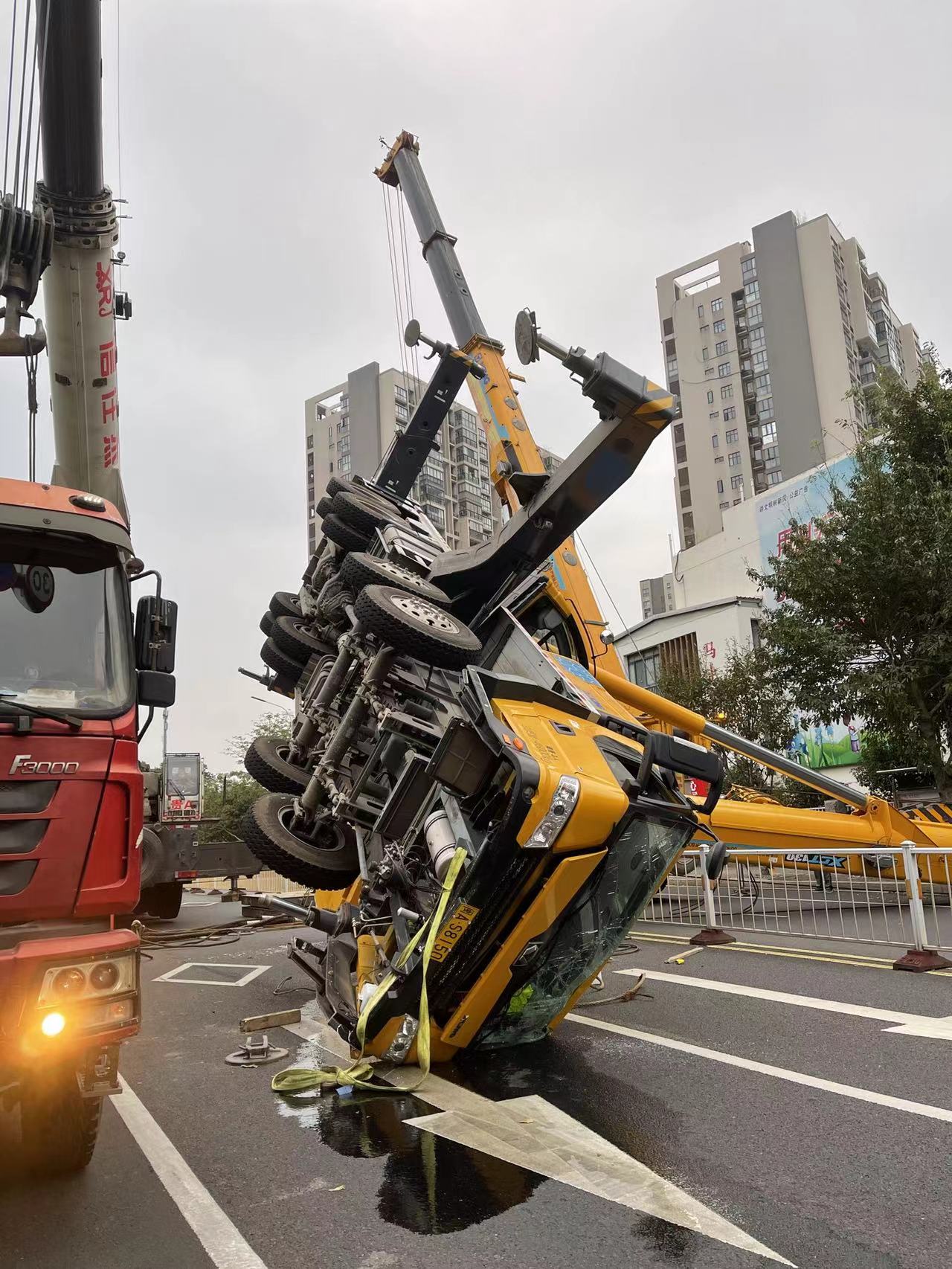 吊车事故案例图片