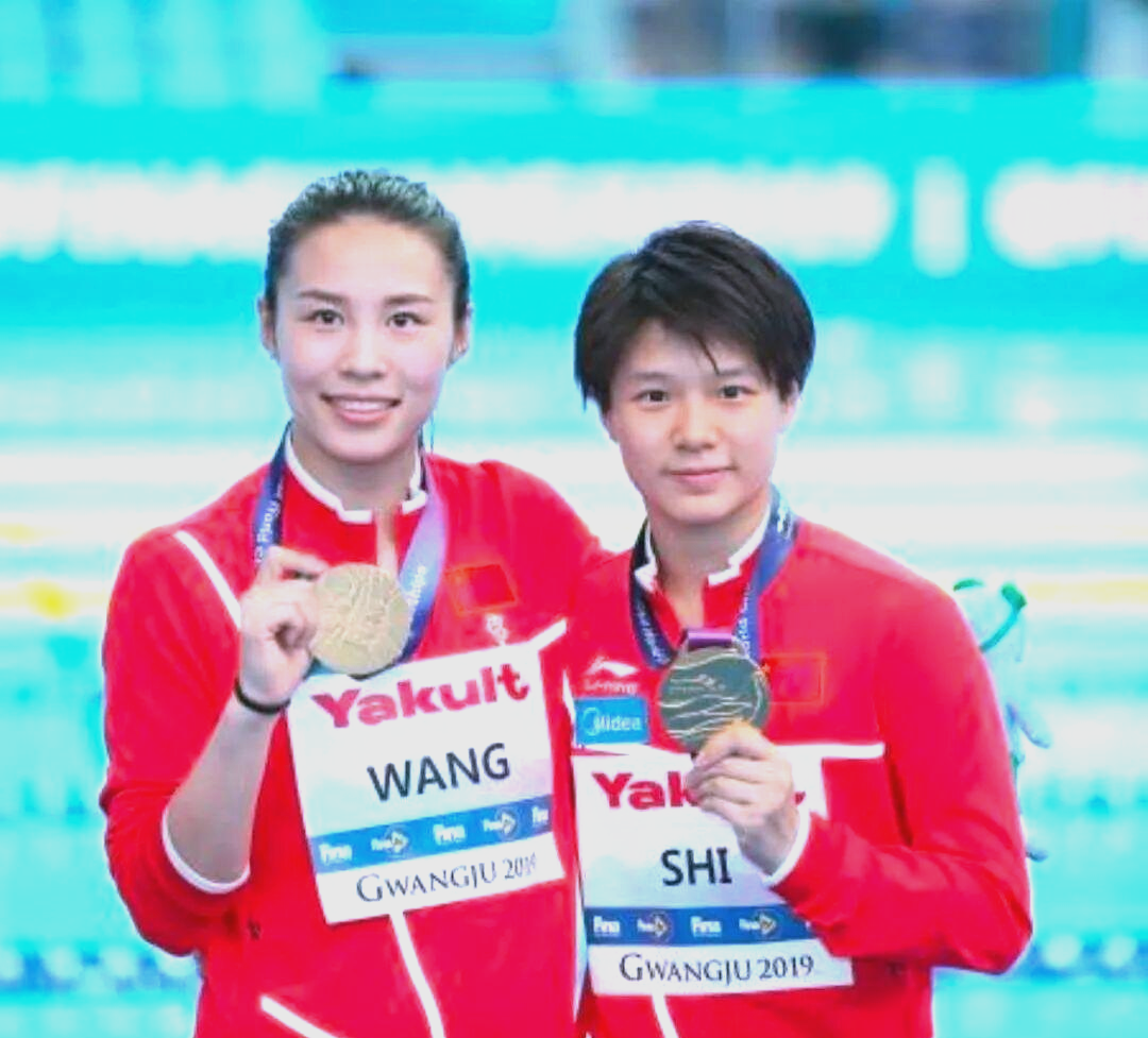 东京奥运会:王涵与施廷懋的卓越跳水表现