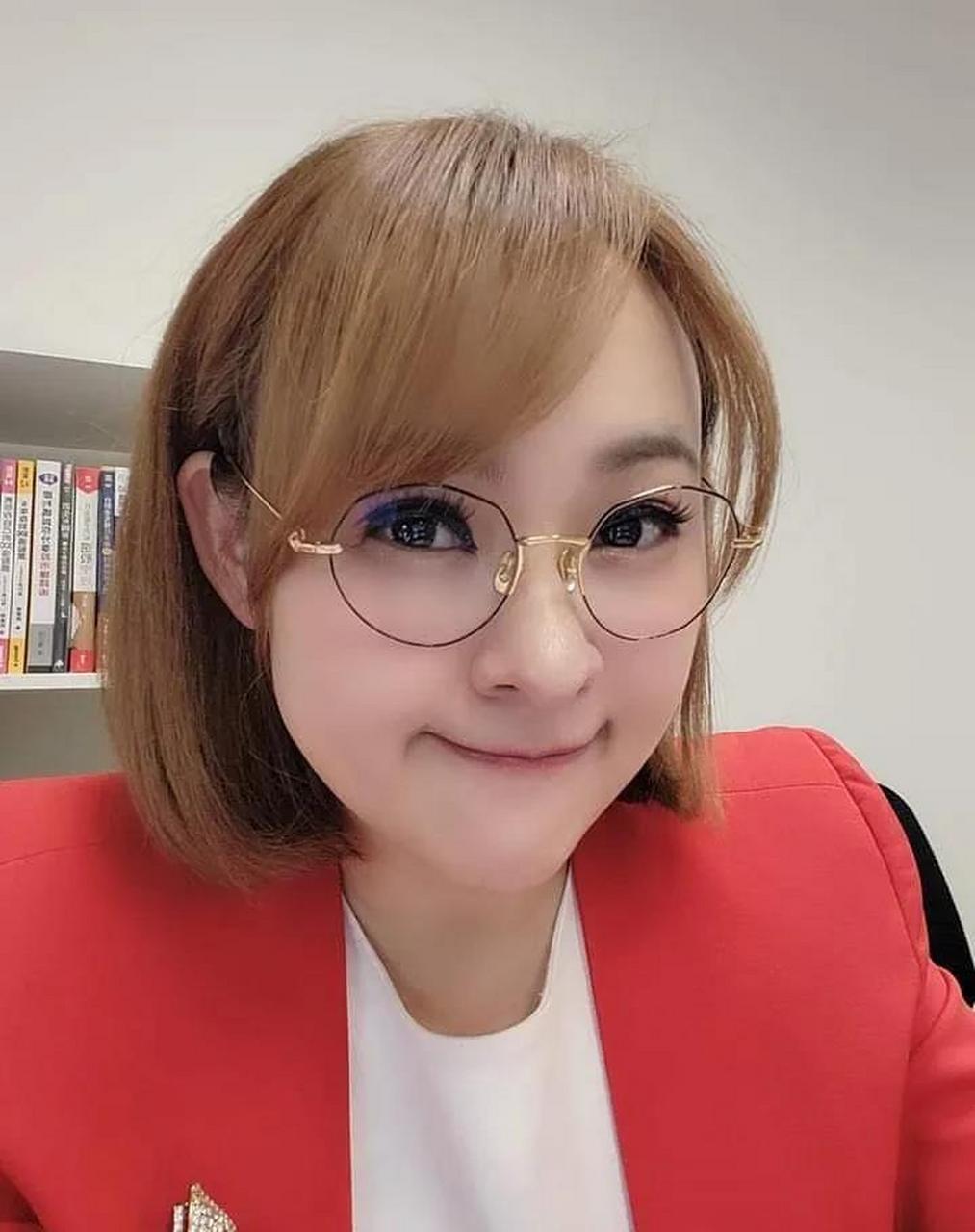 王志郁 三立新闻主播 毕业于台湾省政治大学,世新大学硕士.