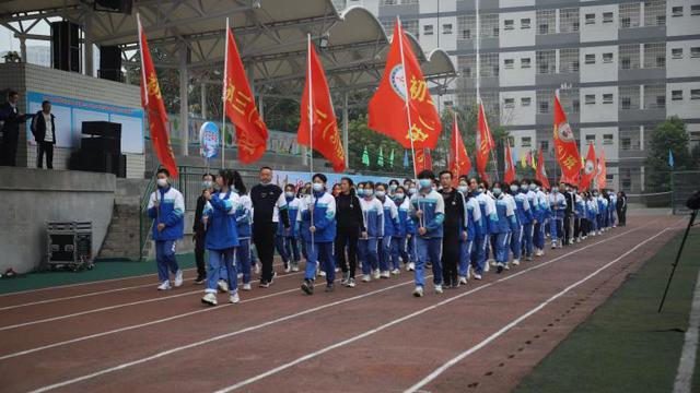 四川:巴中市恩阳区实验中学举办第二届冬季运动会