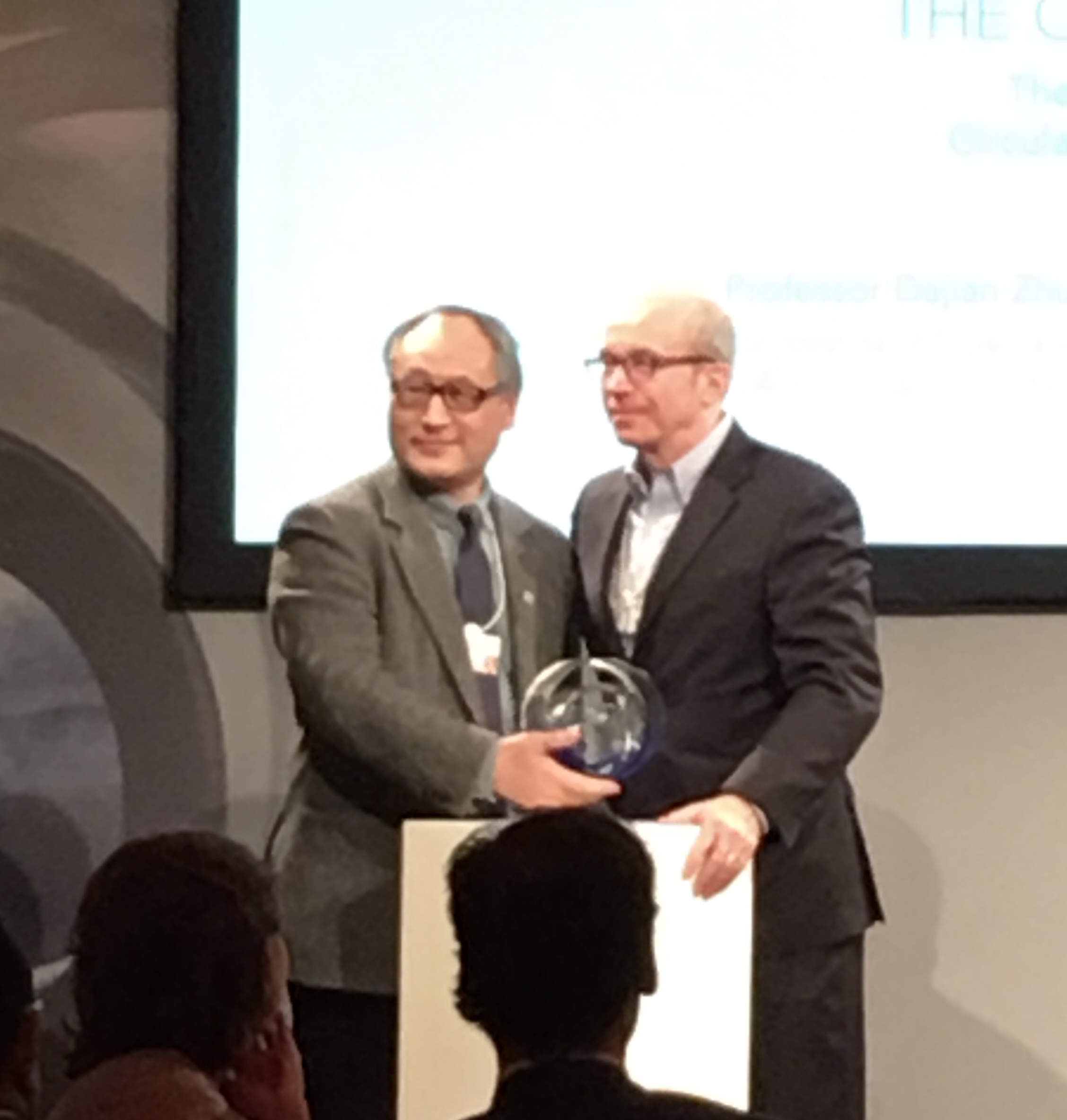 诸大建:不卖产品卖服务,是循环经济的精髓