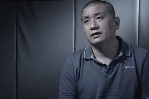 腐败官员金晋哲与他的情妇同时受到法律制裁