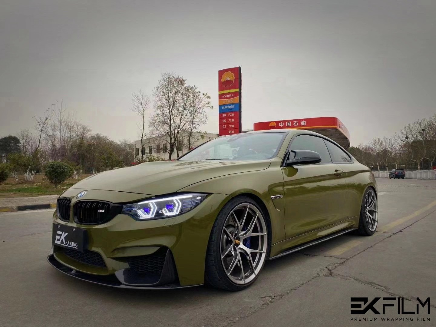 宝马m4全车ek改色膜pet战斗绿