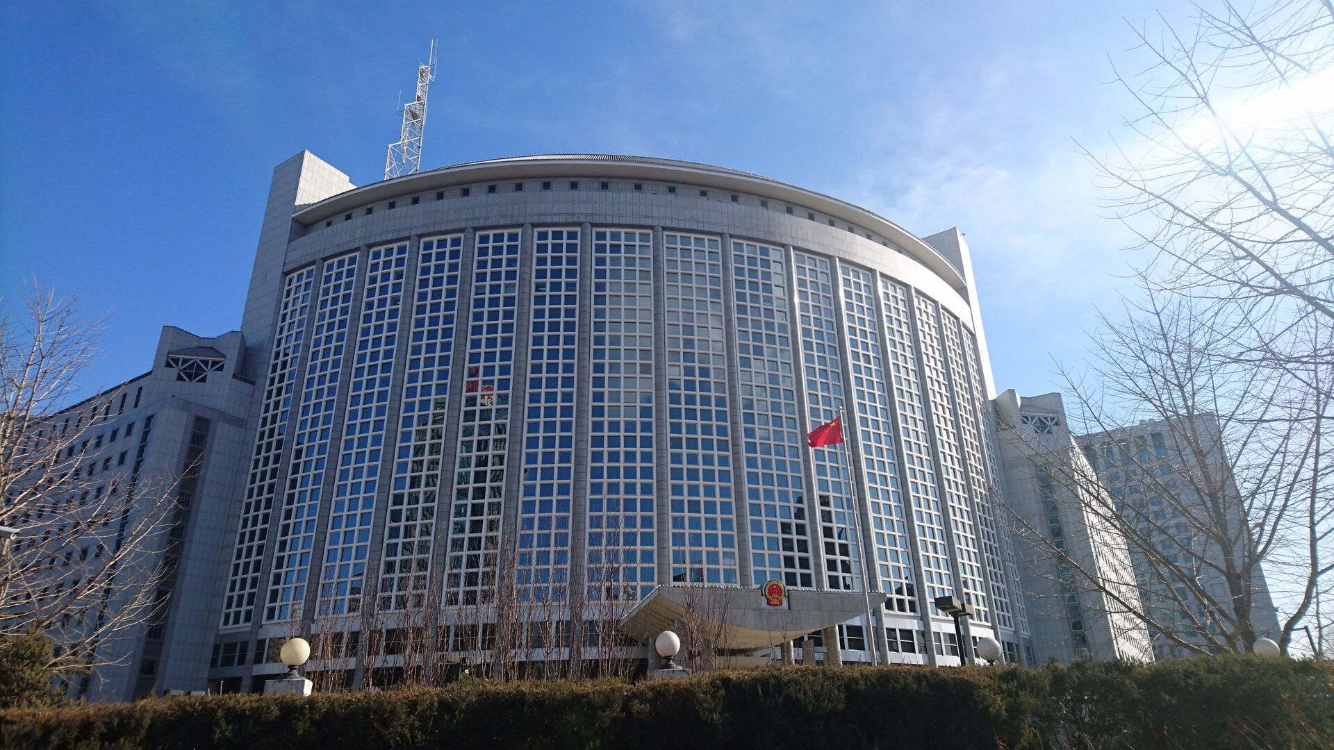 中国外交部就岸田文雄向靖国神社供奉香火钱向日方提出严正交涉