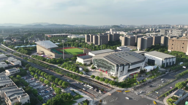 余杭区的杭州师范大学仓前校区,体育场馆细节处的智能亮点令人印象