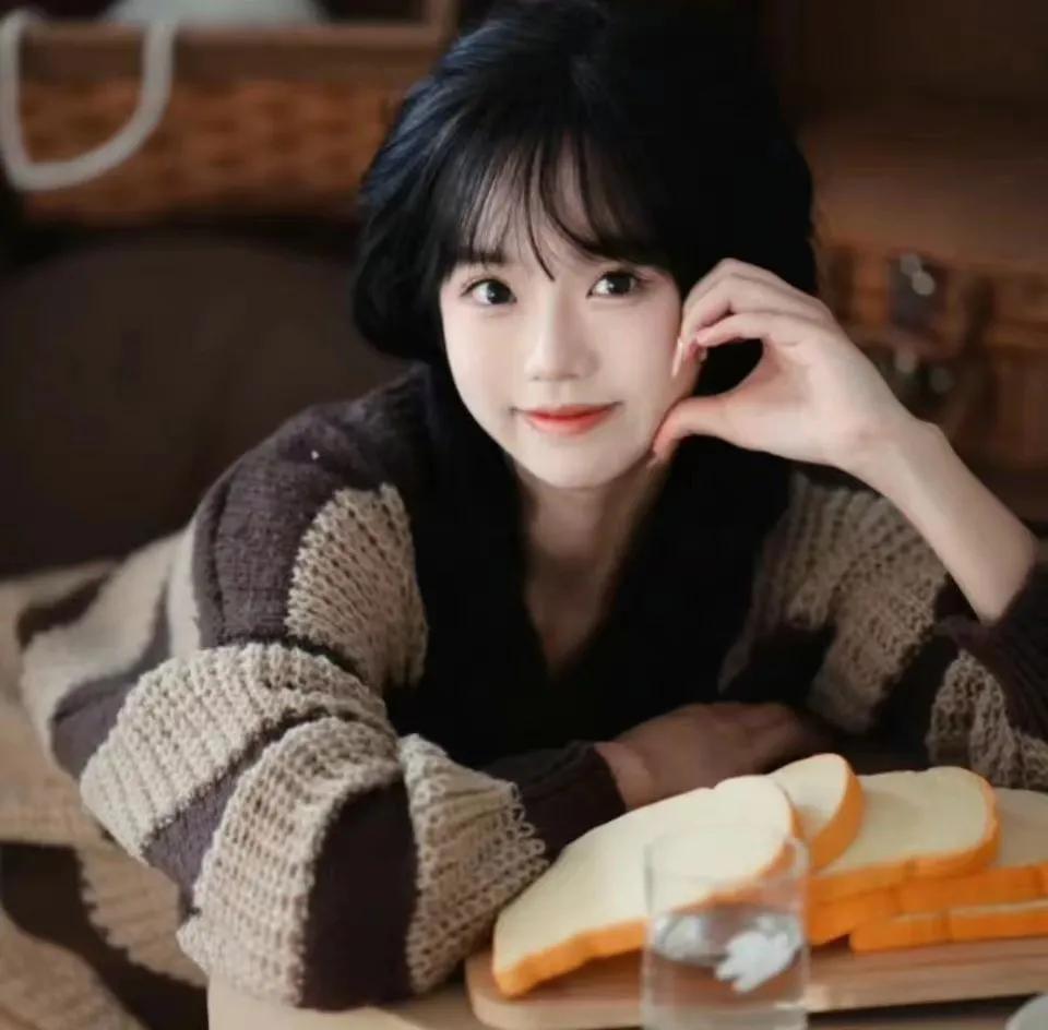 女生头像,独自撑伞的日子,也一定要顺顺利利