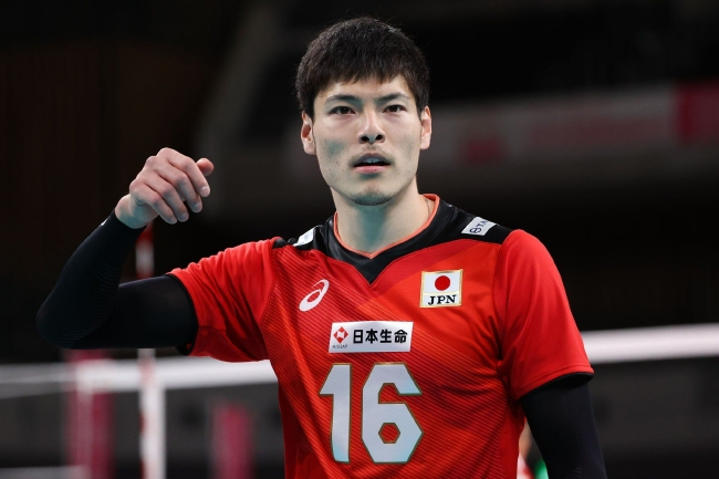 男排世联赛出现新冠!日本副攻感染被隔离,中国男排全程戴口罩