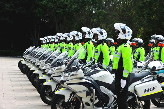 红河交警:让青春与荧光绿一同闪耀