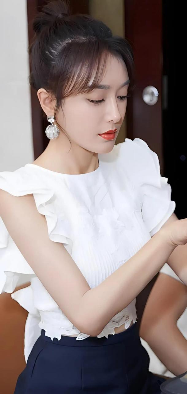 秦岚1979年出生于辽宁省沈阳市,内地女演员,歌手,身高165公分,体重46