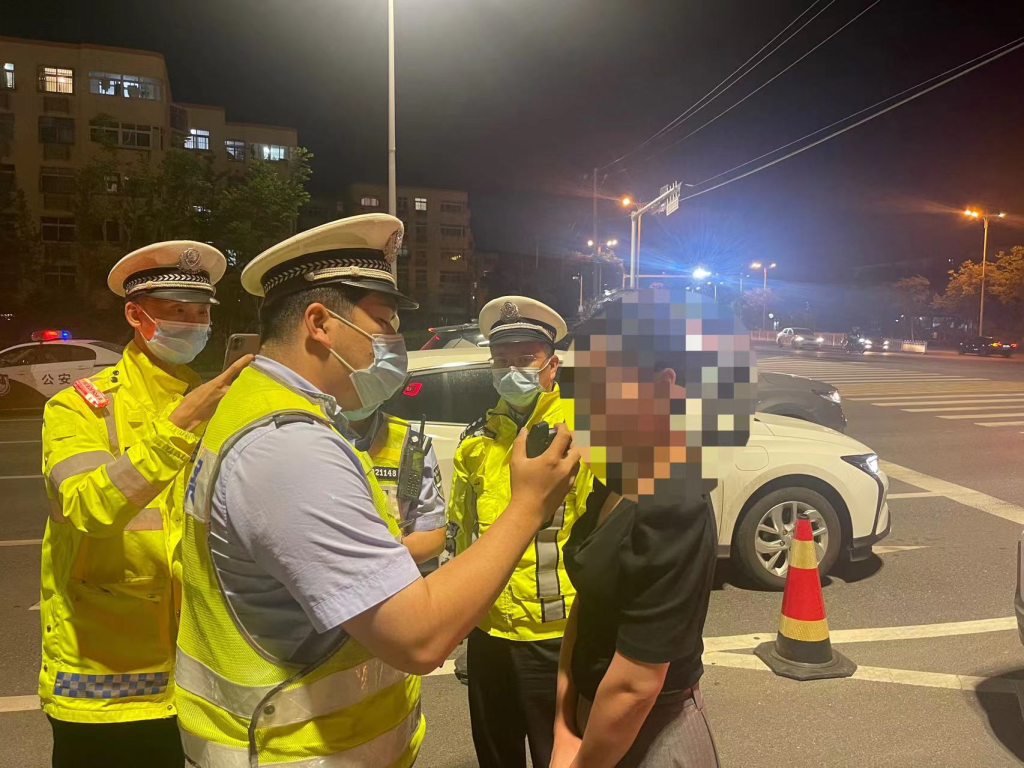 炸街,酒駕,無證駕駛,嶗山交警持續開展集中夜查整治行動護航高考