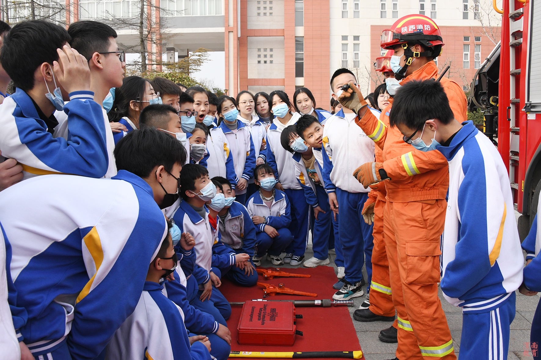 多图直击渭南初级中学消防疏散实战演练