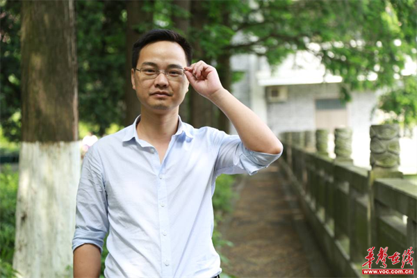 郑森:"森"兼数职,用"担当"和"真情"来爱你