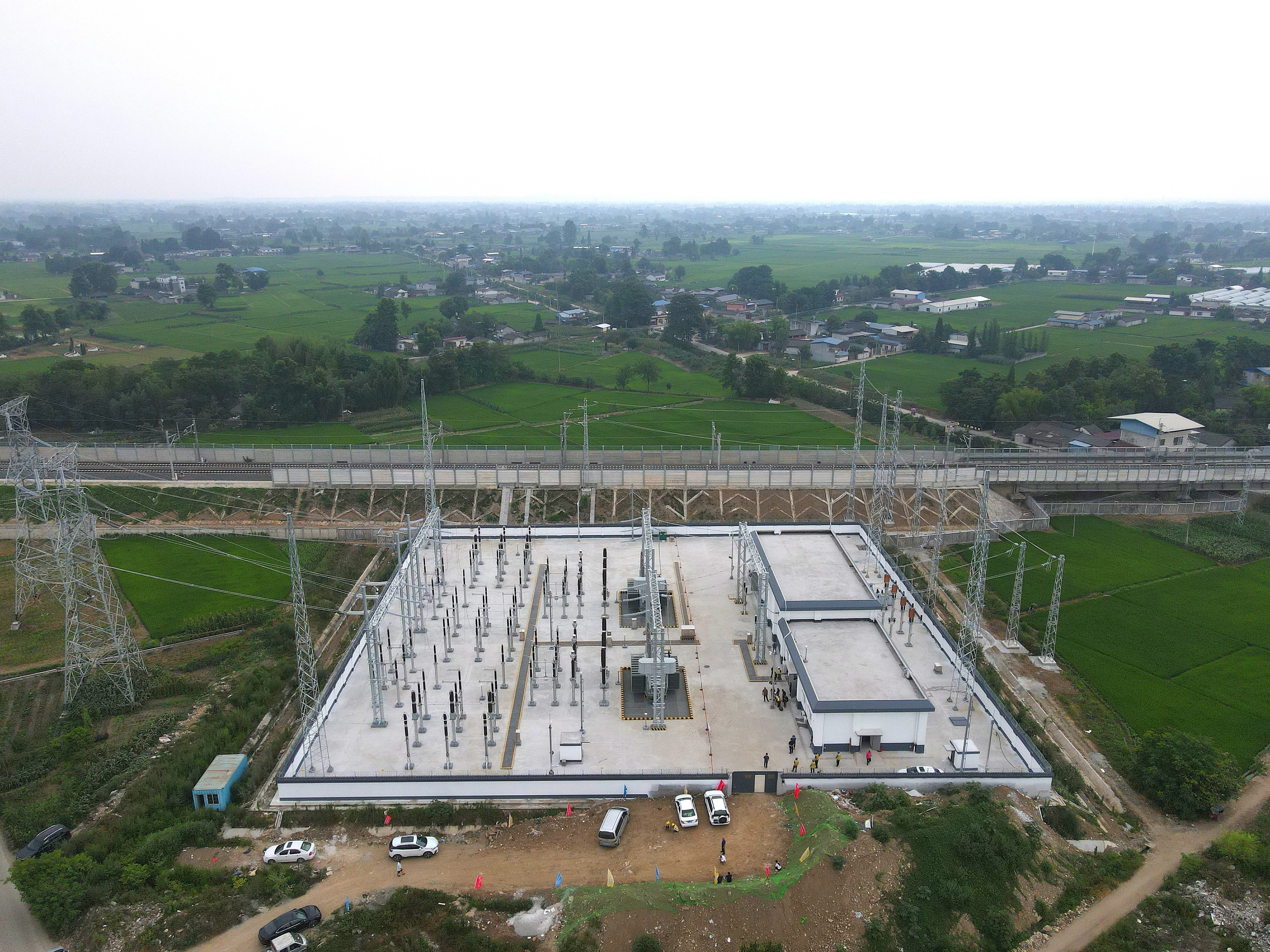 川青铁路成黄段新进展 首座牵引变电所成功受电