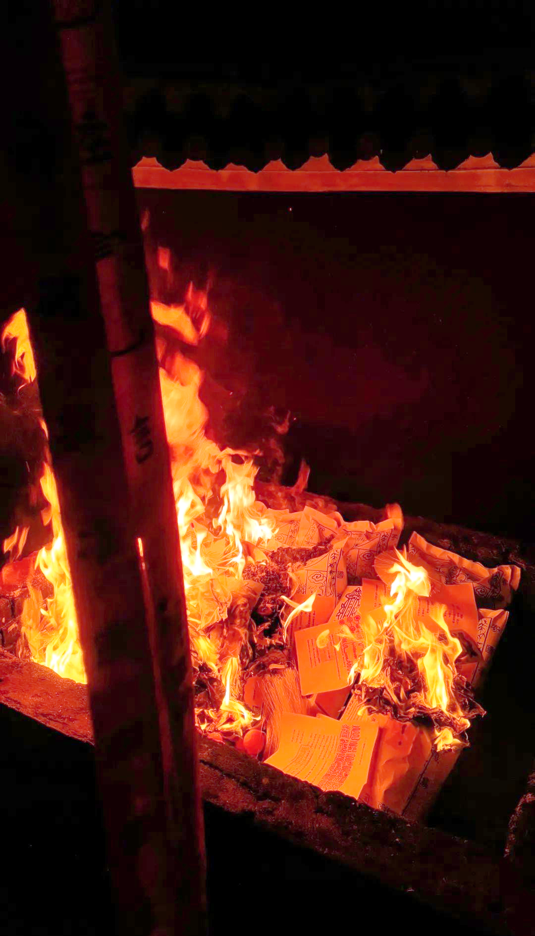 冬至祭祀中的"烧纸"习俗及其深层意义解析