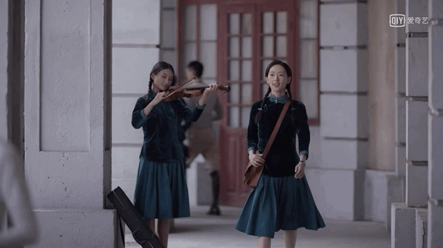 林徽因有多时髦?《叛逆者》复刻她的百年同款丝绒学生装经典时尚
