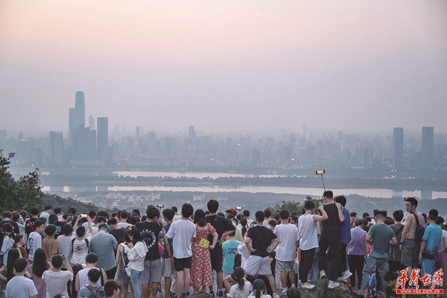 人从众叕 长沙真"热"