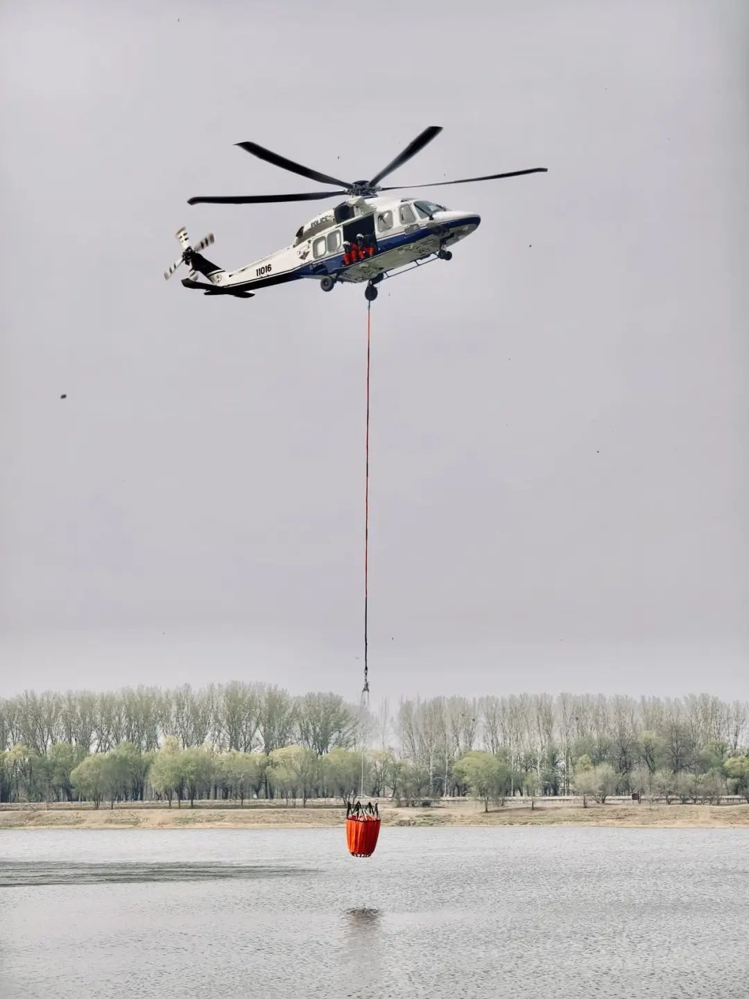 "空中警鹰"!清明期间,北京警用直升机在行动