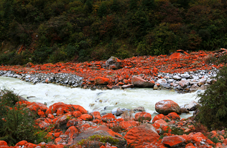 "世界的红石公园":泸定红石滩