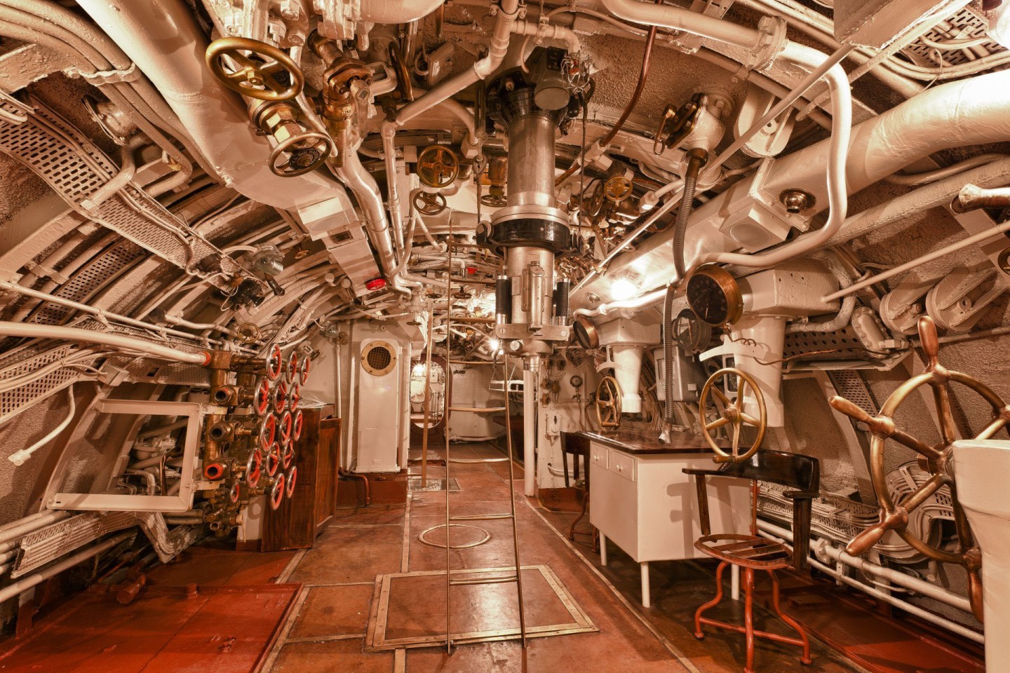 海狼级潜艇内部图片