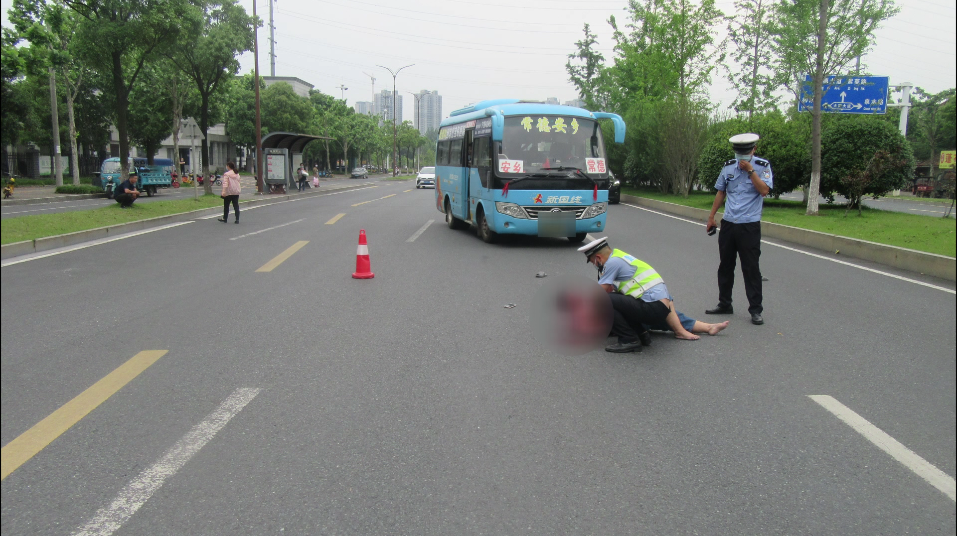 被撞飞图片