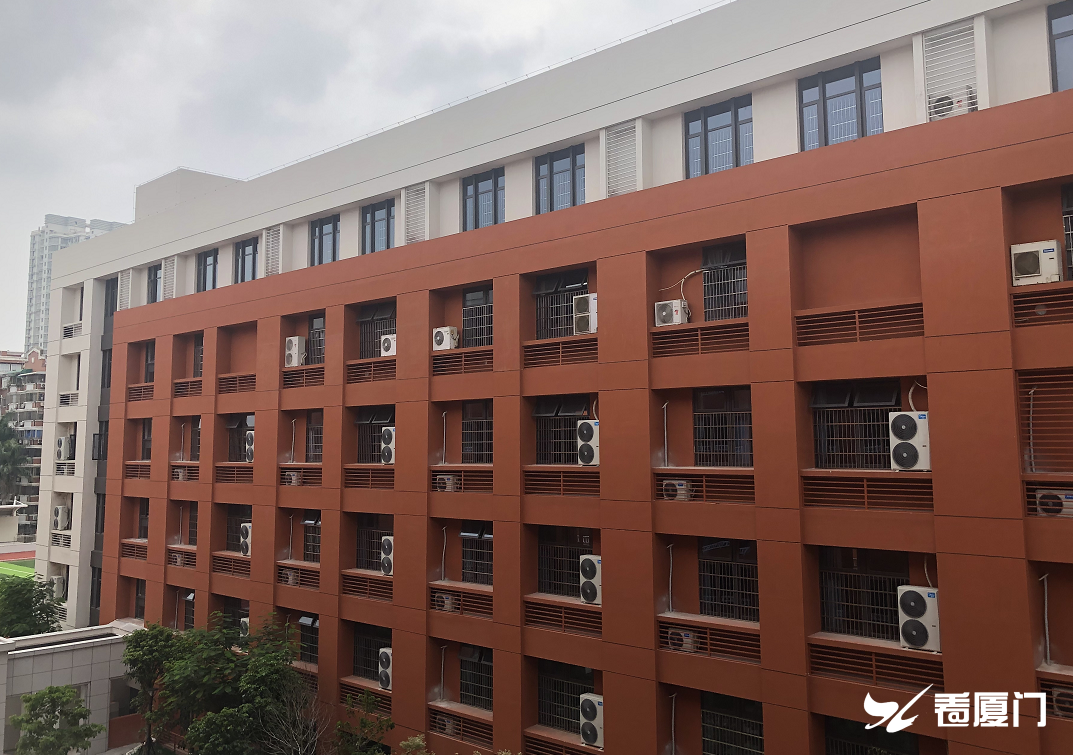 厦门湖滨中学过渡校区今日正式启用 高三学生进校报到