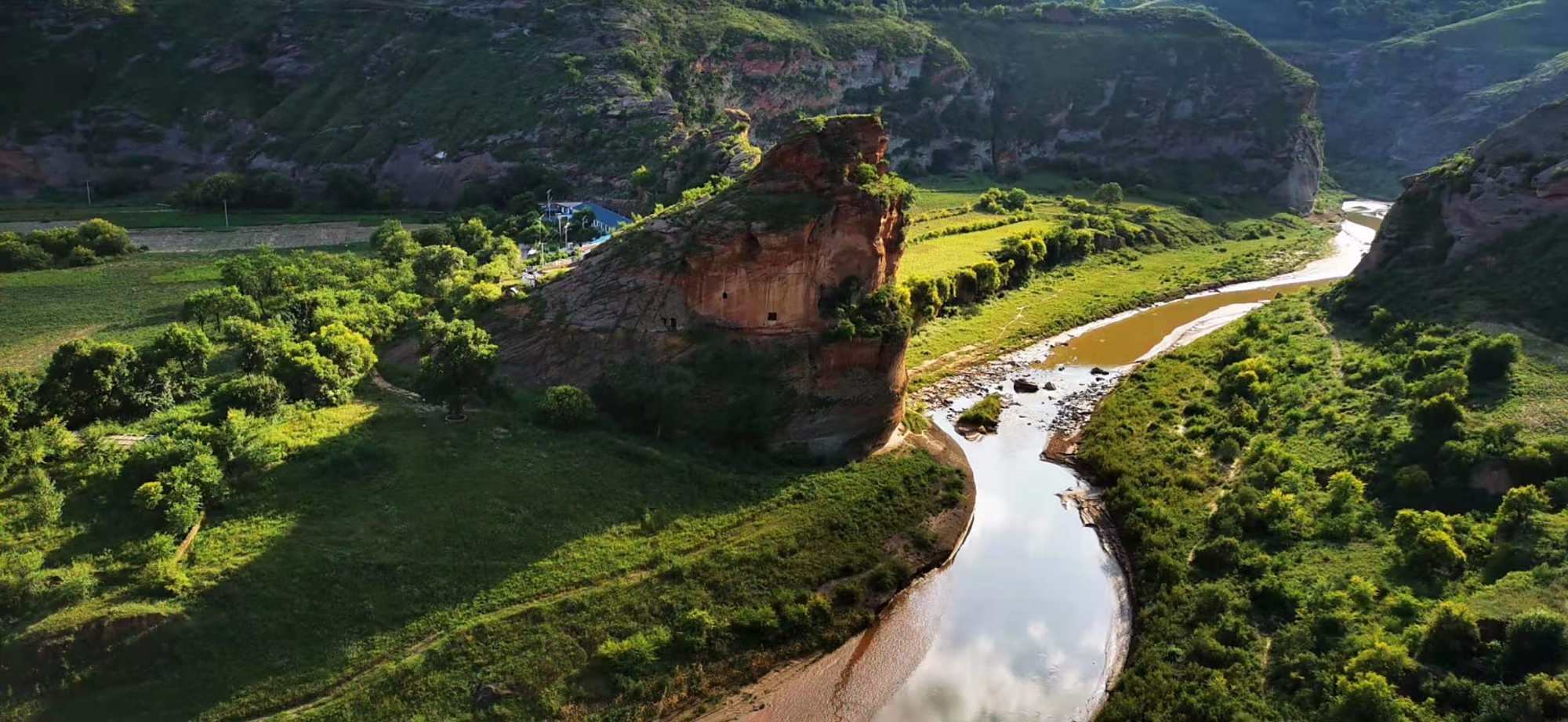 北洛河峡谷碧水绕丹崖,伏羲女儿因这里的美景定居在此