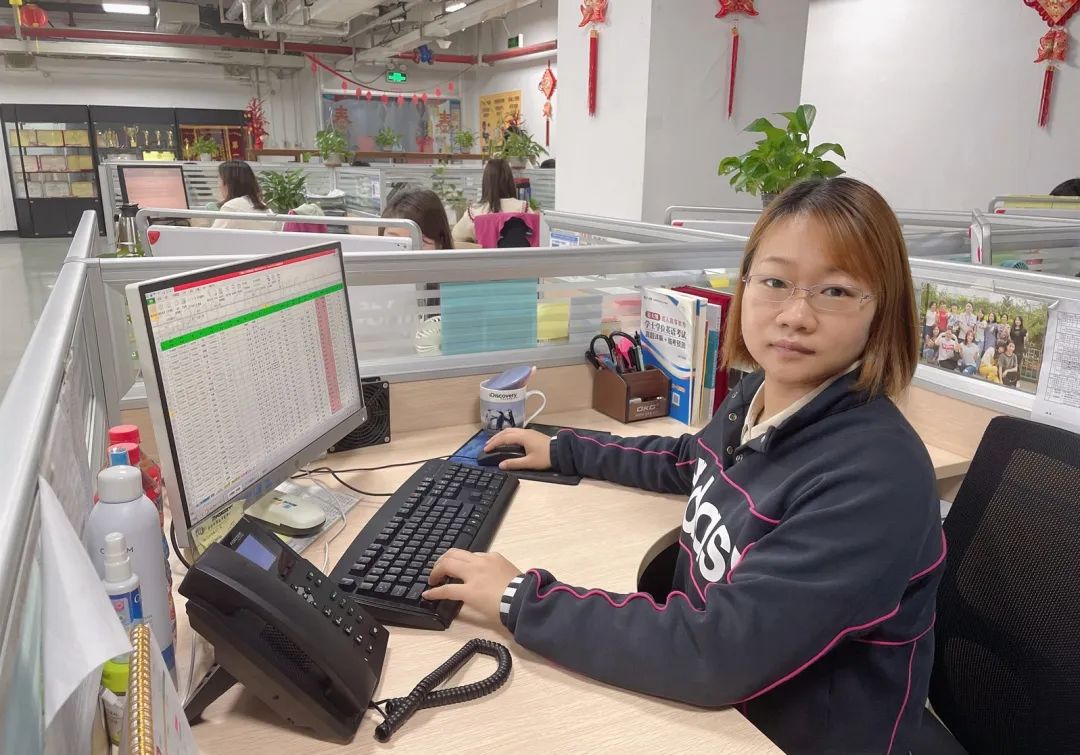 入职富士康1年,19岁女孩成冲压厂首批女线长,和男工斗智斗勇