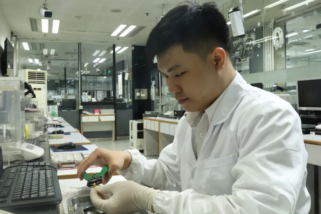 李嘉伟:从一线首饰检测员到实验室高级工程师,匠心传承顺德智造