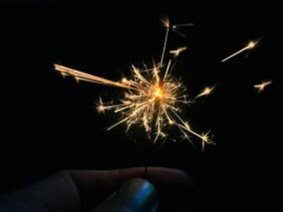 网红"仙女棒"属"冷烟花",也需严格执行烟花爆竹管理规定