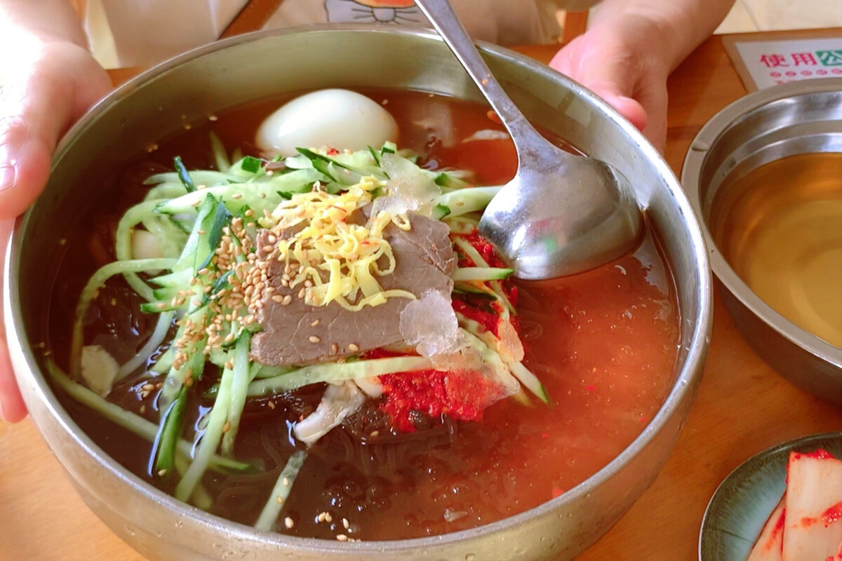 延吉冷面是"中国十大面条"之一,也是传统朝鲜族食品