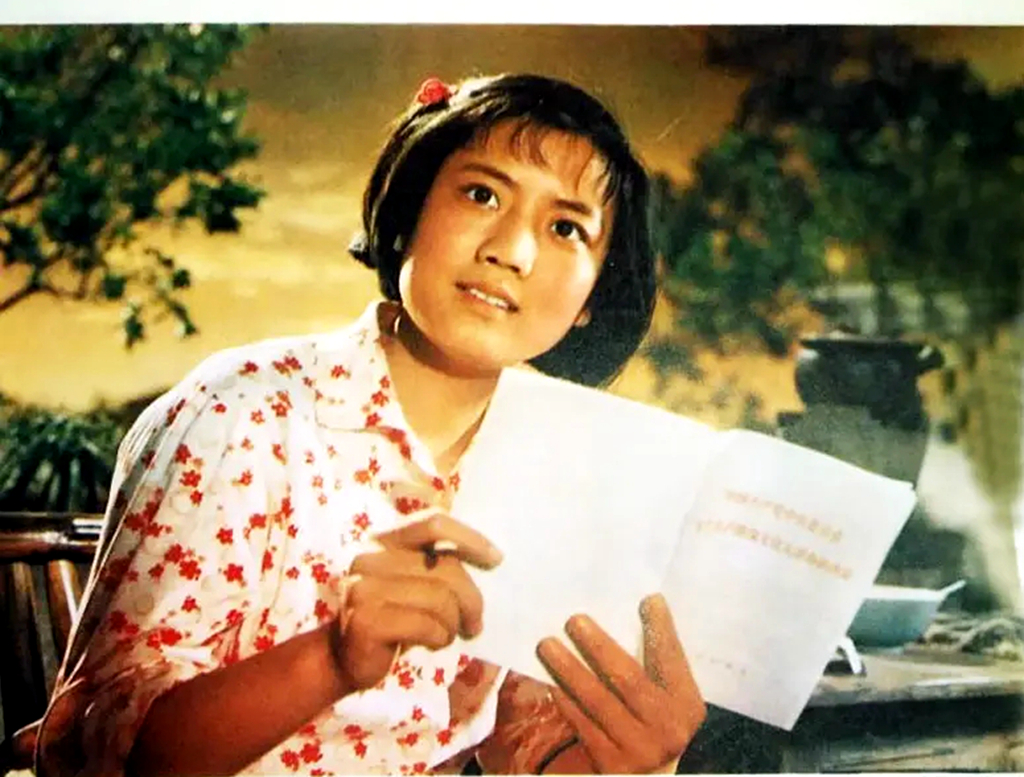 记得电影《春苗》《海霞》插曲演唱者陆青霜吗?如今90岁低调为人