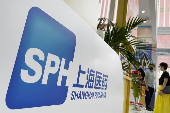 上海医药营收破2000亿连续12年稳增定增落地获云南白药109亿战略入股