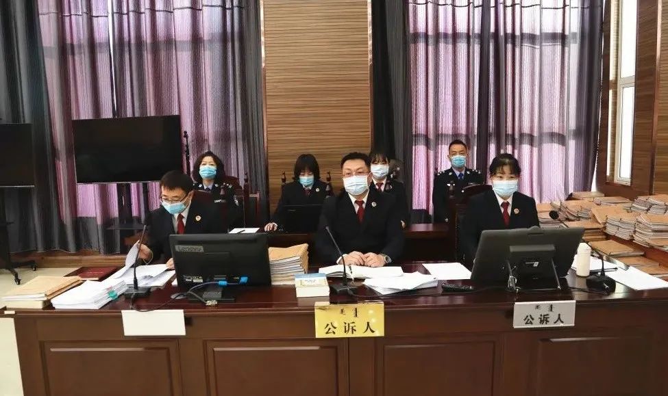 杨明涉嫌职务犯罪案一审开庭