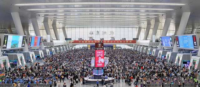 长三角铁路迎来客流高峰 杭州东站预计发送27.3万人