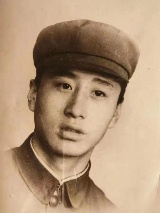 旭:斟一杯酒,祝父亲健康长寿.敬一碗茶,祝父亲永葆青春.