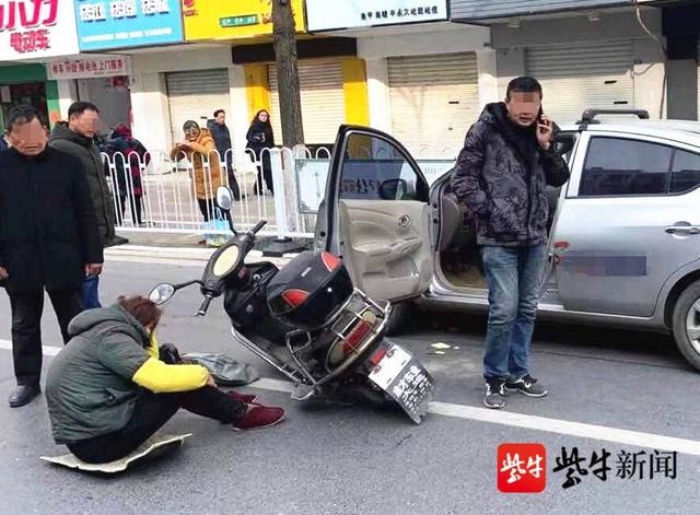 这就是著名的"荷式开门法",学会了,开车门刮擦事故基本不会发生