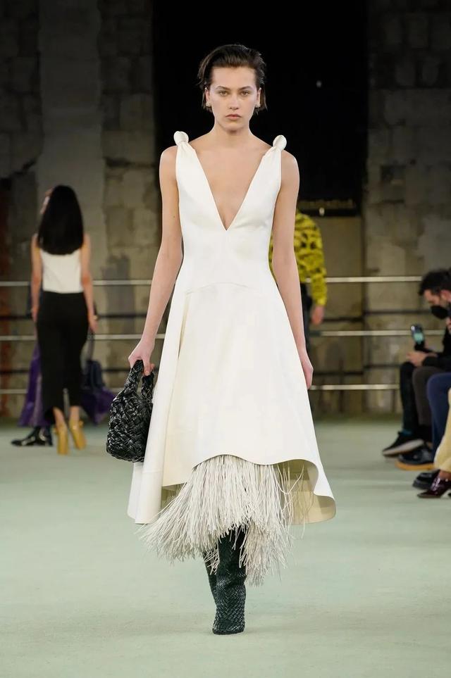 无比适合春天的长裙(maxi dress),到底应该怎么穿?