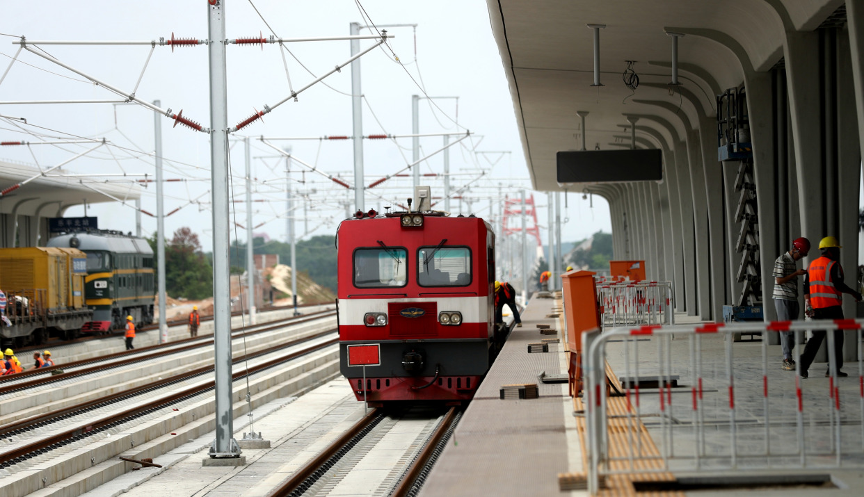 视频|乐平北站候车大厅造型吊顶完成施工