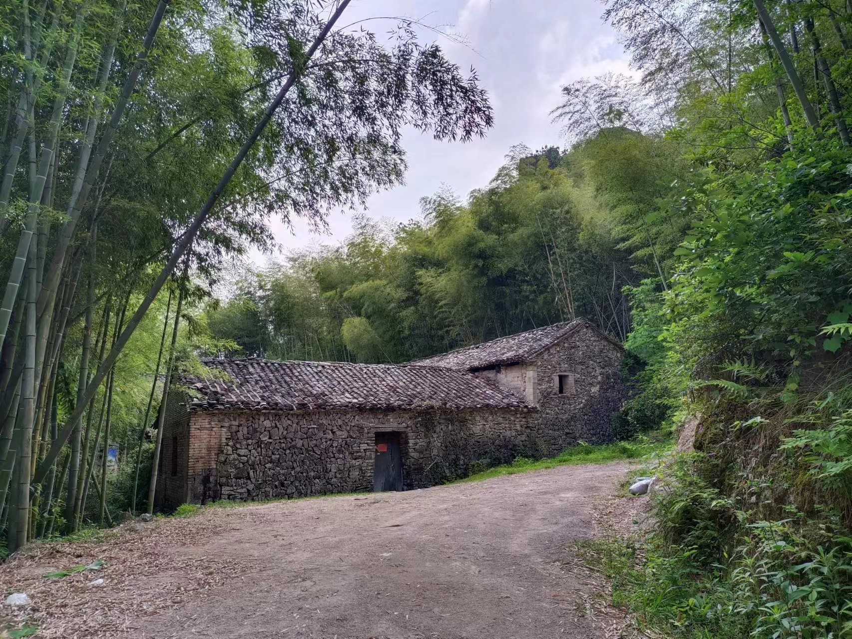 仙居县仙姑岩,人生岁岁有风景,光阴寸寸有故事,树园成仙代代传