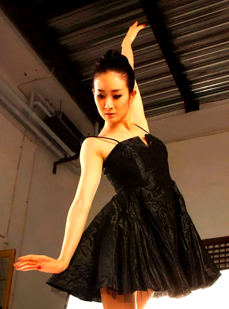 从乡村到国际舞台:王亚彬的非凡艺术旅程