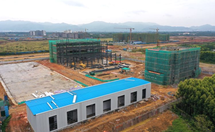 肇庆新区一批重点项目、产业项目施工不断提速，陆续竣工投产