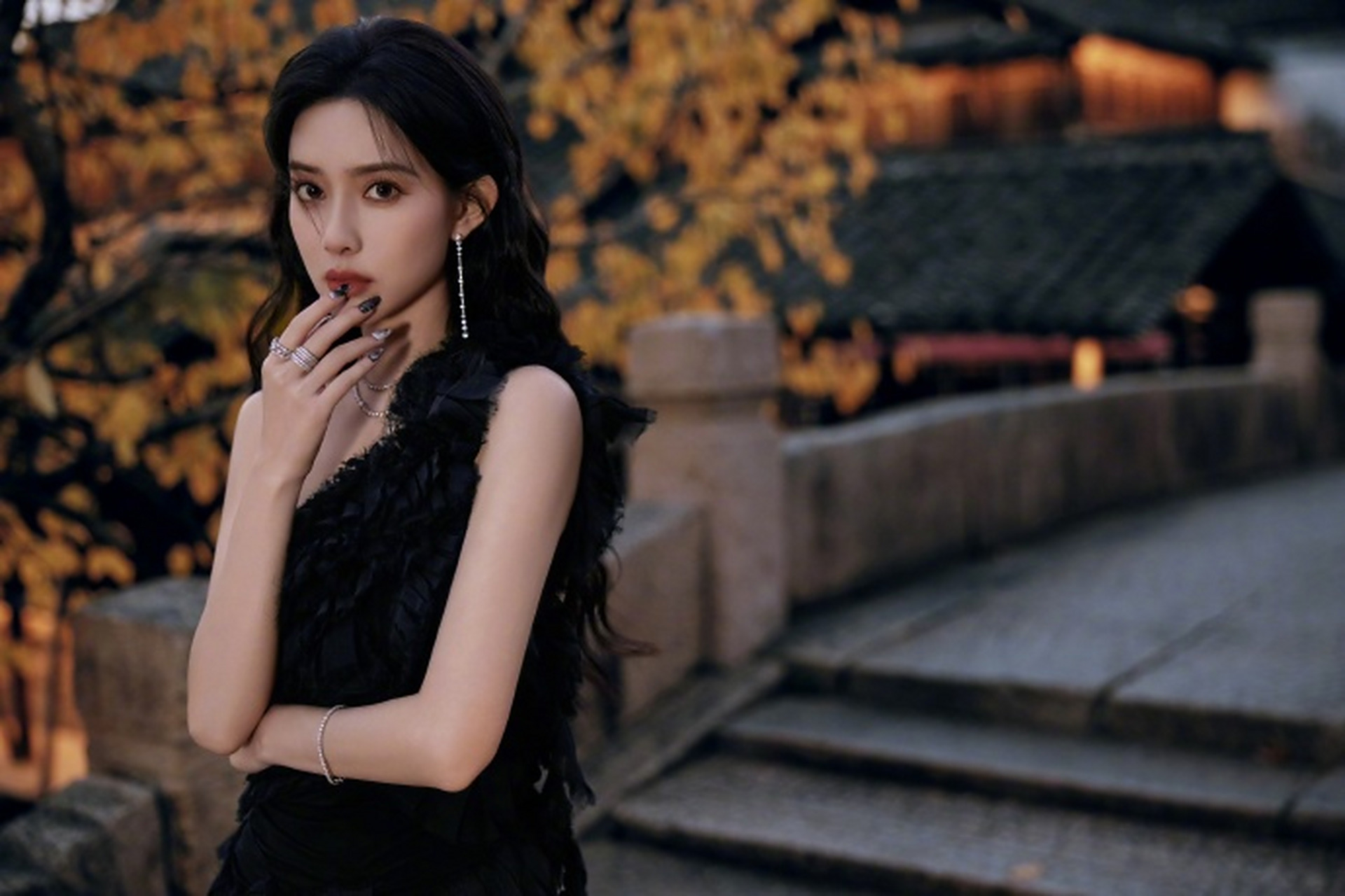 [原文:纯欲性感!孟子义一袭黑色.