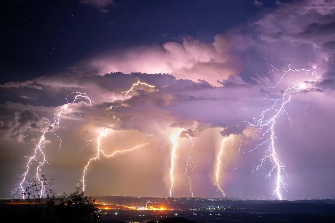 雷爆击图片