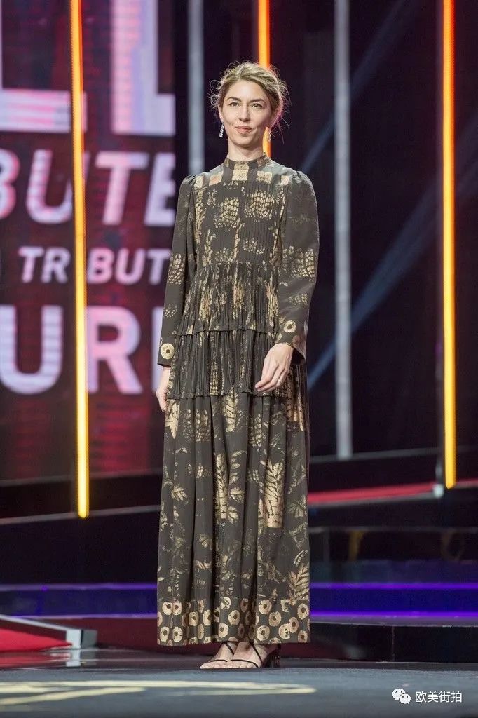 索菲亚科波拉也是90年代的时尚达人!