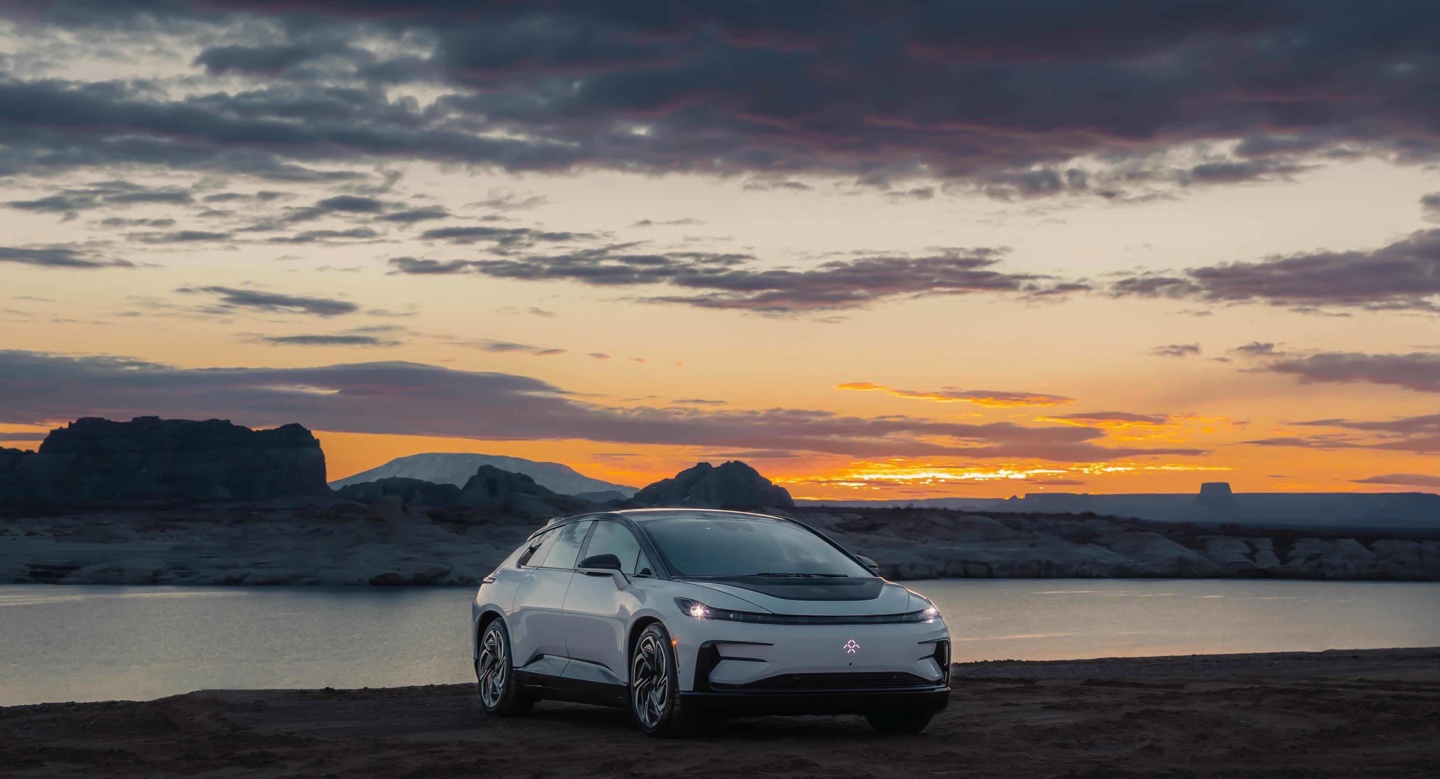 首辆法拉第未来 ff 91 量产车下线