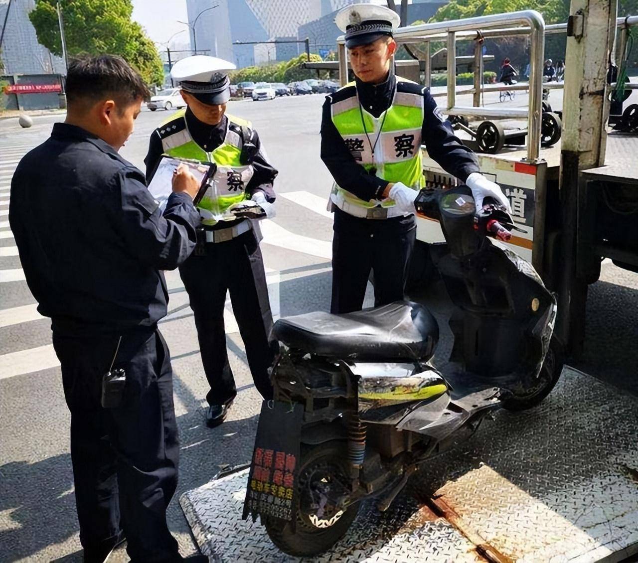 交警查电动车图片真实图片