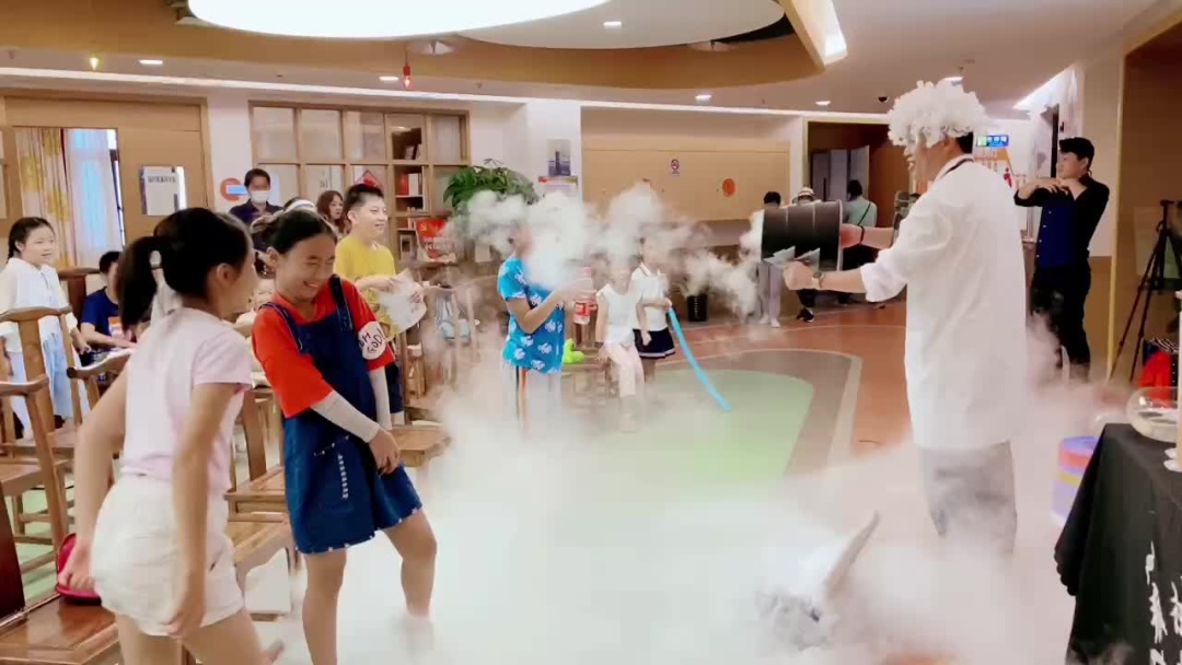 观魔术,制蜜蜡,赏名画……暑假来新泾镇图书馆欢乐一"夏"