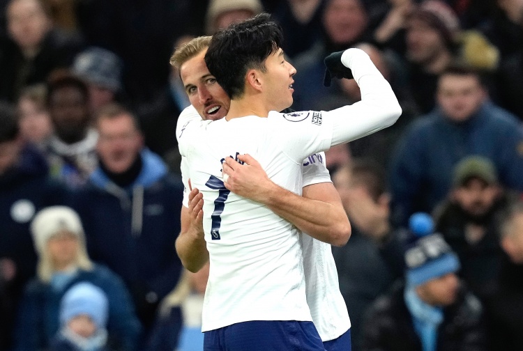 孙兴慜:很荣幸曾和凯恩并肩作战,祝愿他本赛季赢得很多奖杯