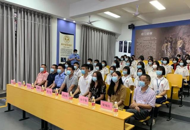 「"五四"主题团日活动」开平市第四中学:筑青春铁篱建无毒家园