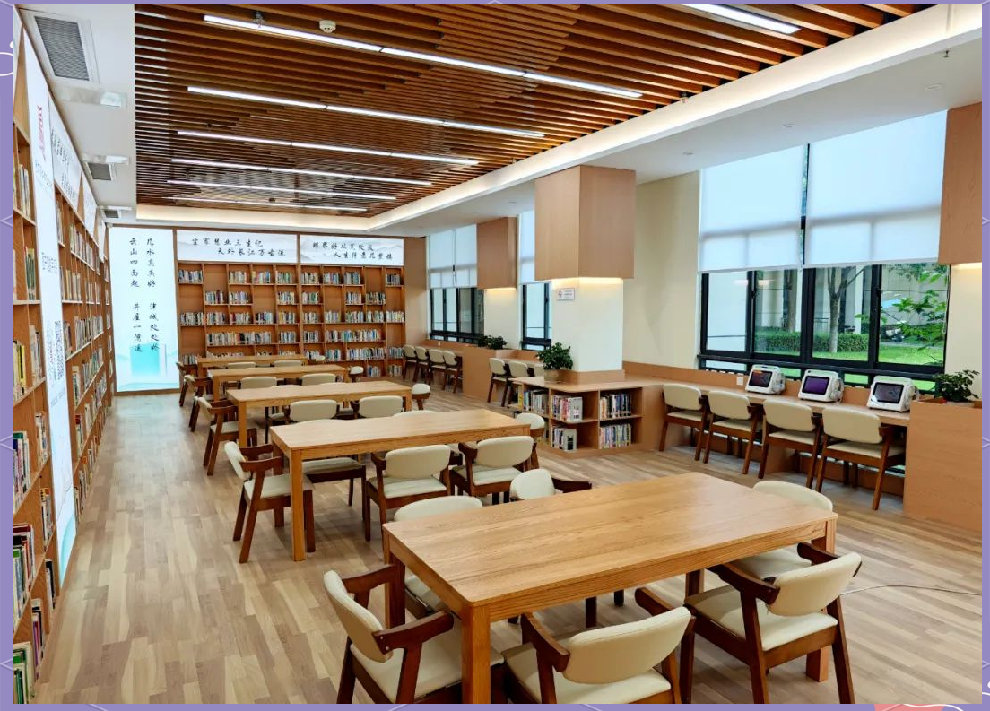 置身于江津区图书馆的24小时城市书房,仿佛踏入了一个知识的宝库